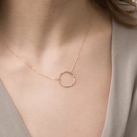 • Hallie • Circle Pendant Necklace - Picture 2 of 3